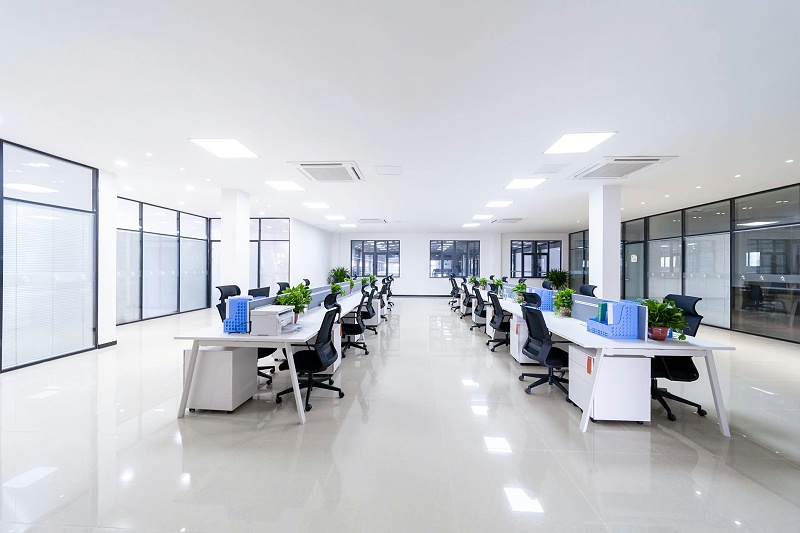 四川零零柒弱電工程公司帶你認(rèn)識，工廠辦公室場景下需要配備哪些安防設(shè)備？
